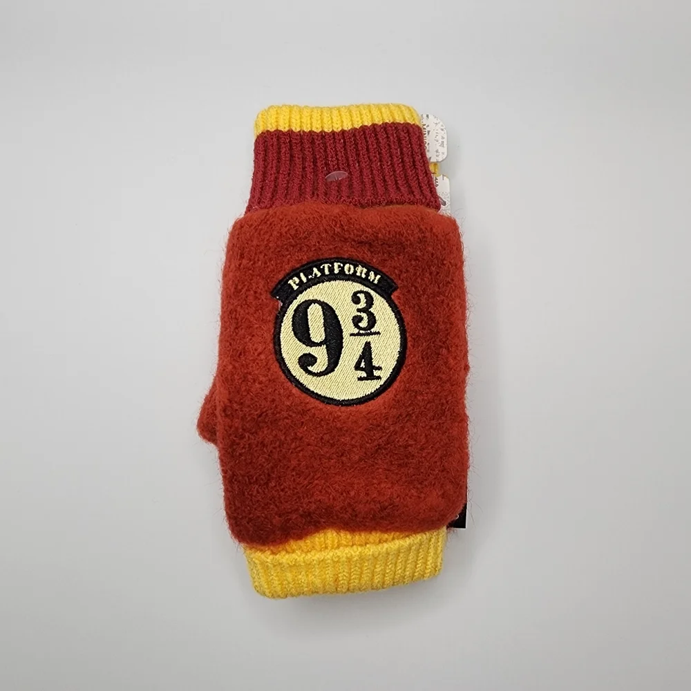 MINISO Harry Potter Platform 9 3/4 Red and Yellow Half Finger Gloves